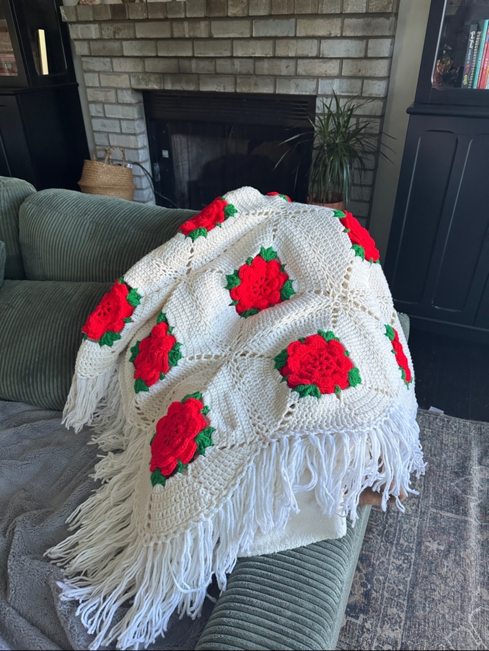 Vintage Handmade Crocheted Cream Fringe Blanket with Red Rose Appliqués - Picture 7 of 11